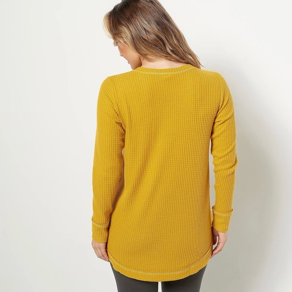 LOGO Lounge by Lori Goldstein Cloud Waffle Split Neck Top Tawny Gold - Picture 2 of 12